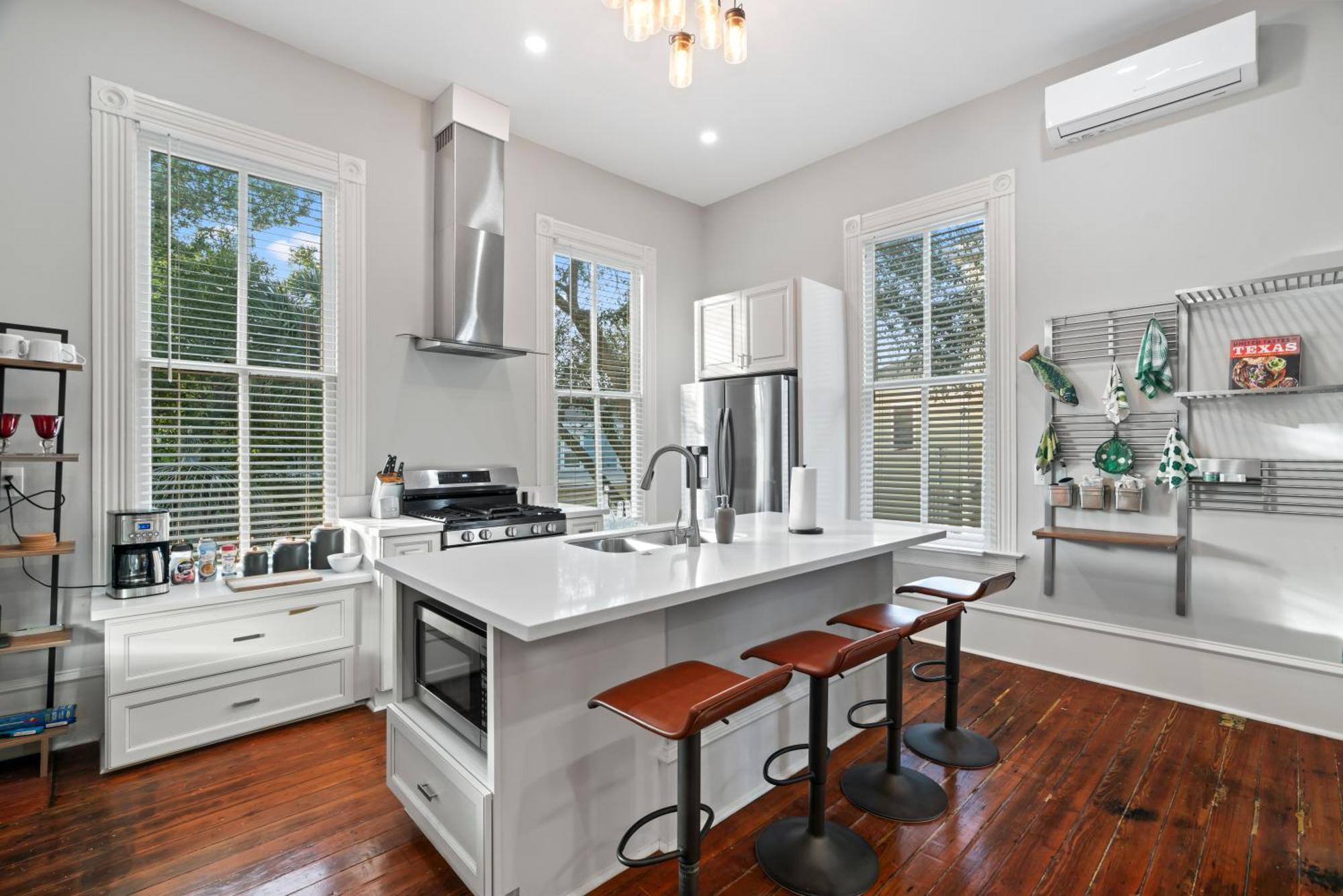 Historic Galveston Family Beach Home With 3 King Beds Kültér fotó