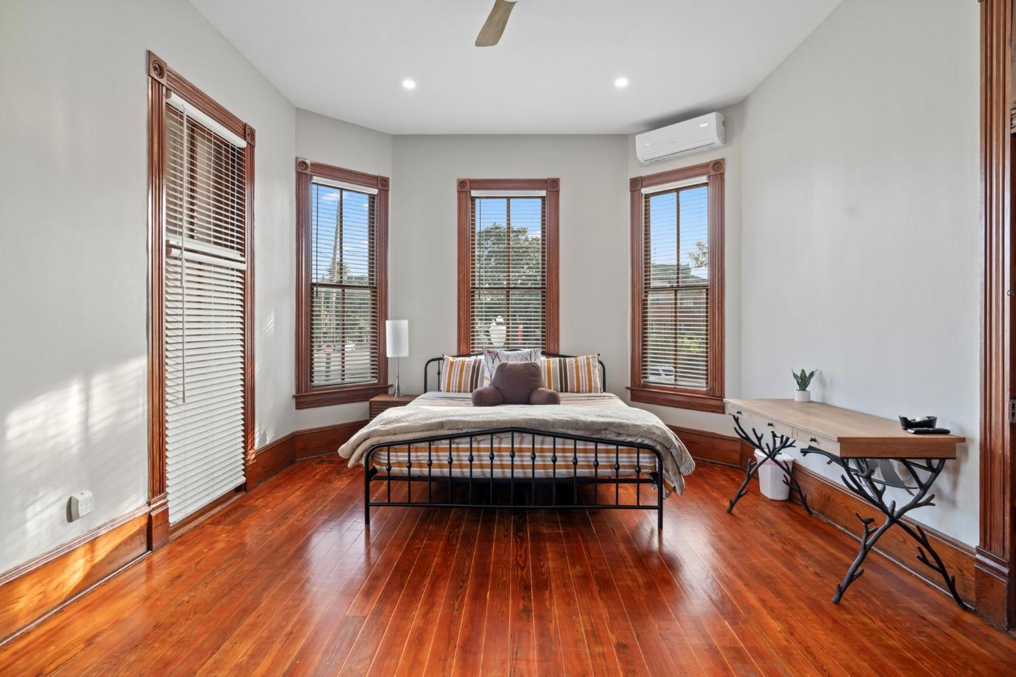 Historic Galveston Family Beach Home With 3 King Beds Kültér fotó