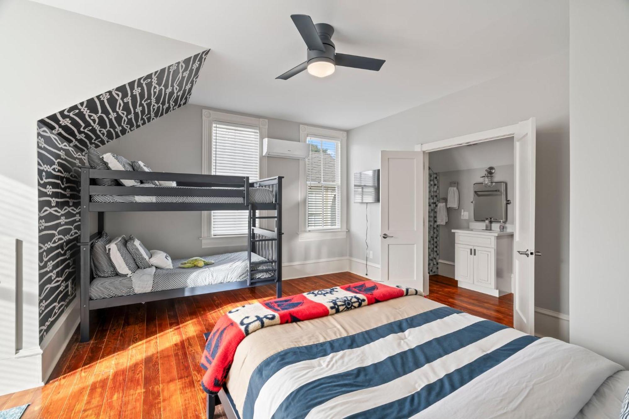 Historic Galveston Family Beach Home With 3 King Beds Kültér fotó