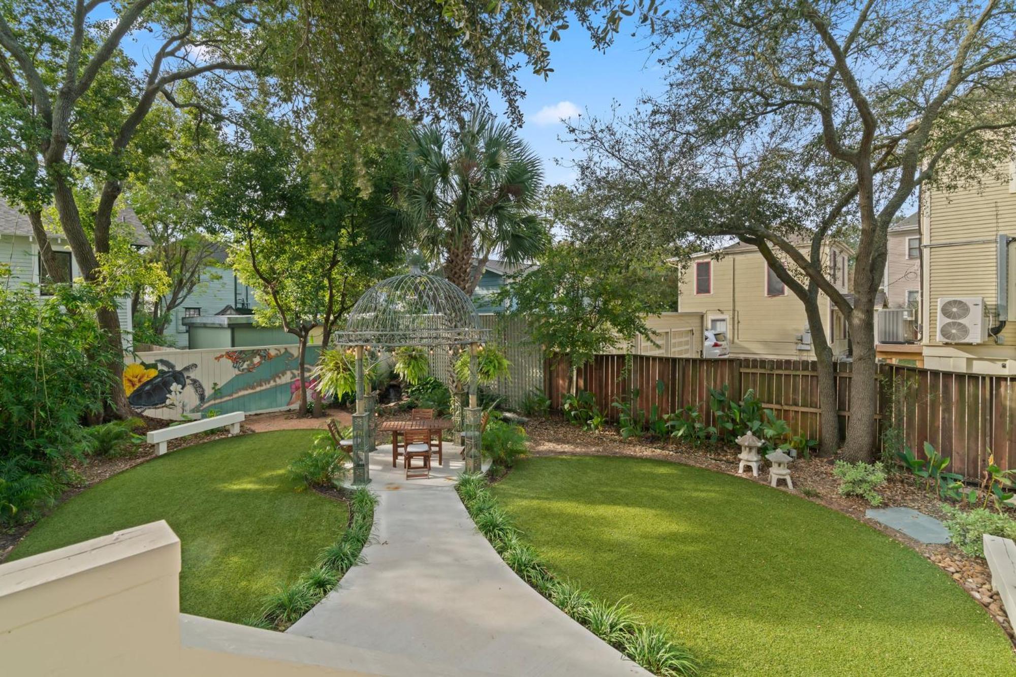 Historic Galveston Family Beach Home With 3 King Beds Kültér fotó