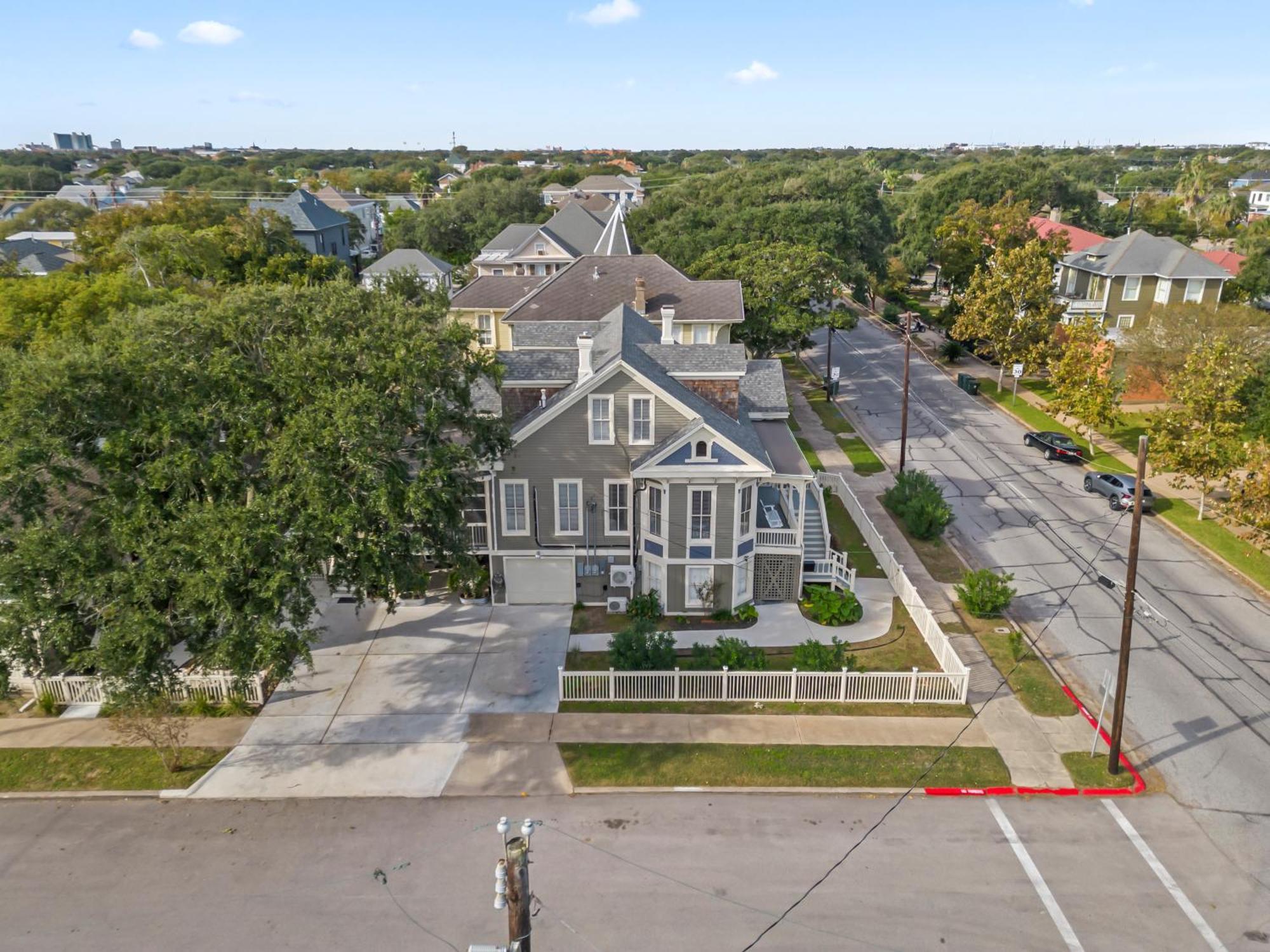Historic Galveston Family Beach Home With 3 King Beds Kültér fotó